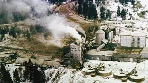 Former vermiculite loose fill insulation mining site contaminated with asbestos