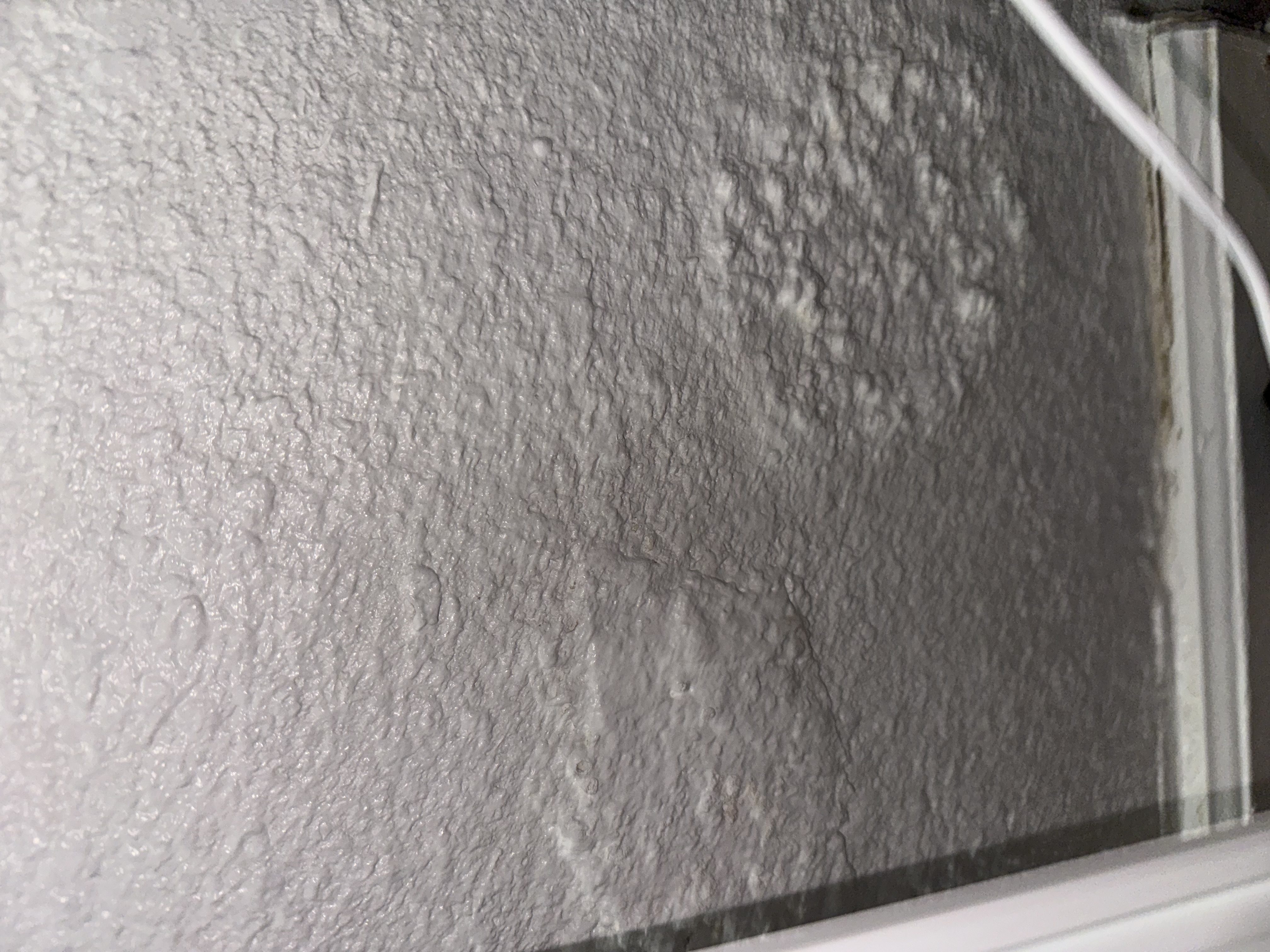 Wall surface damage highlighting can mold grow in the cold in poorly insulated spaces
